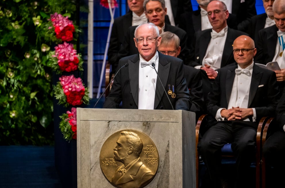 Professor Mats Larsson delivering the presentation speech